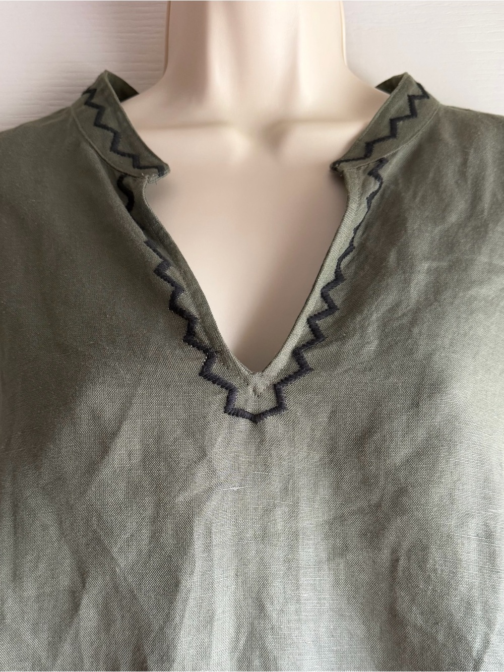 Chico’s Linen Embroidered Lantern Tunic Top - Picture 3 of 9